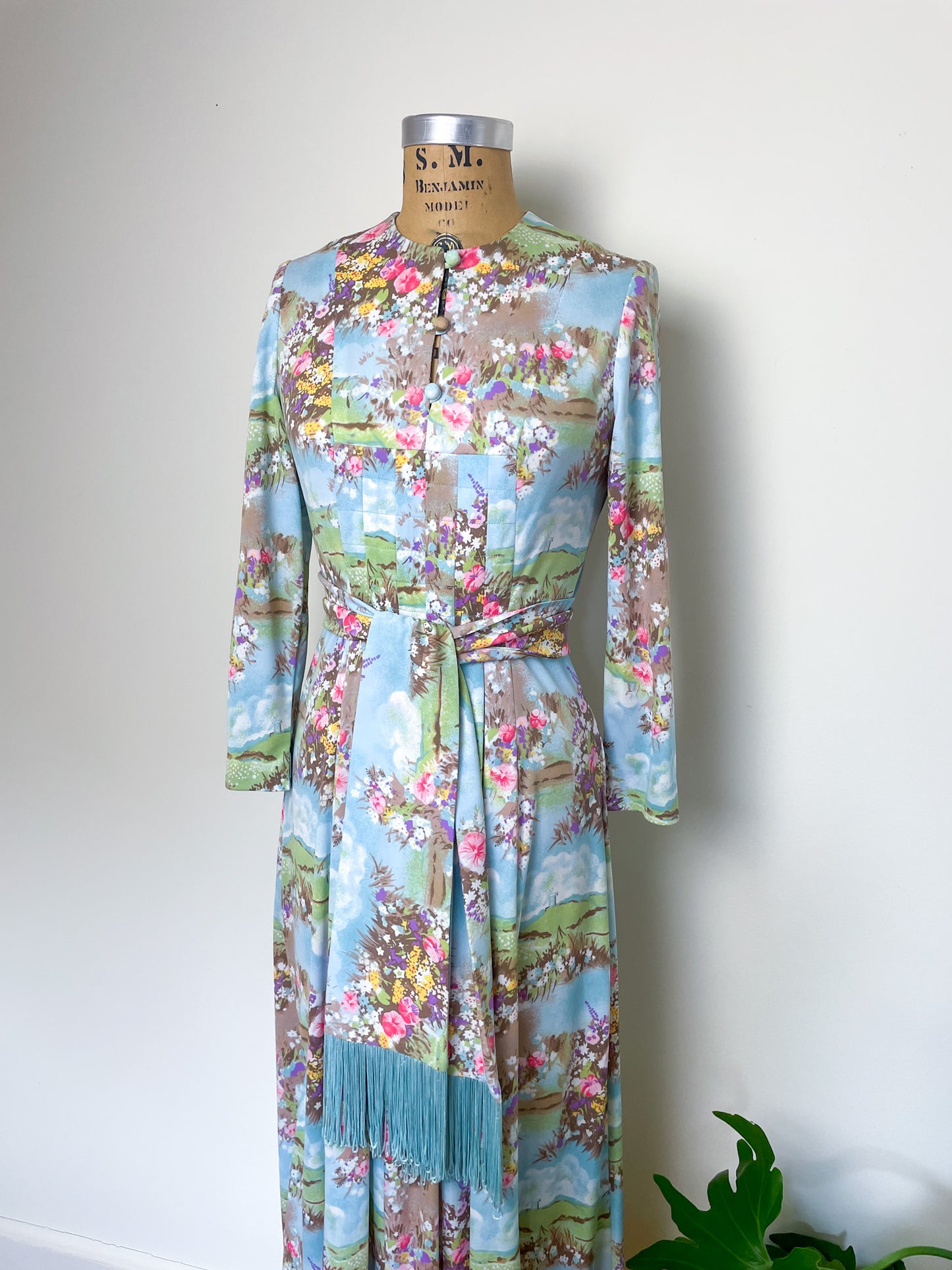 1970s Novelty Print Leslie Fay Maxi Dress and Sash